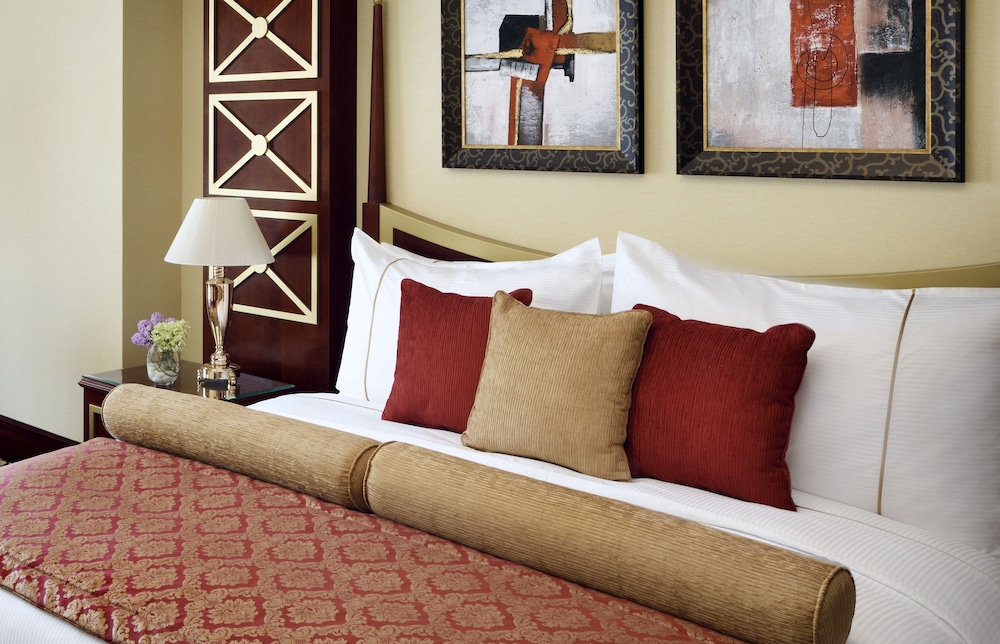 Suite, 1 cama de matrimonio grande (Diplomatic) del hotel Mövenpick City Star Jeddah. Foto 1