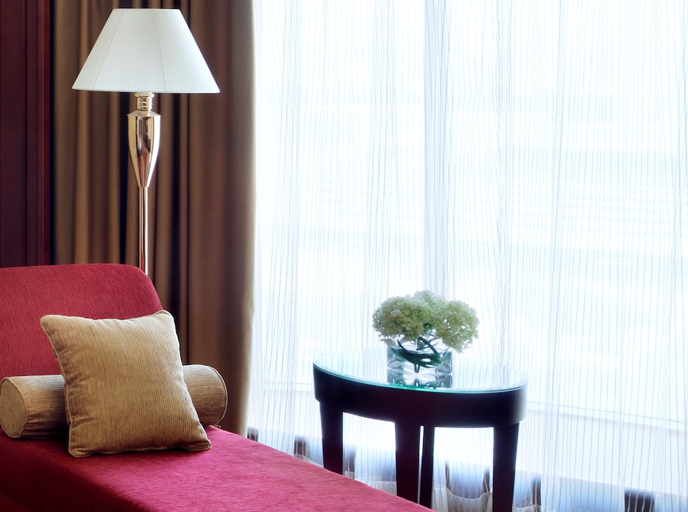 Habitación Deluxe, 1 cama de matrimonio grande (Deluxe) del hotel Mövenpick City Star Jeddah. Foto 1