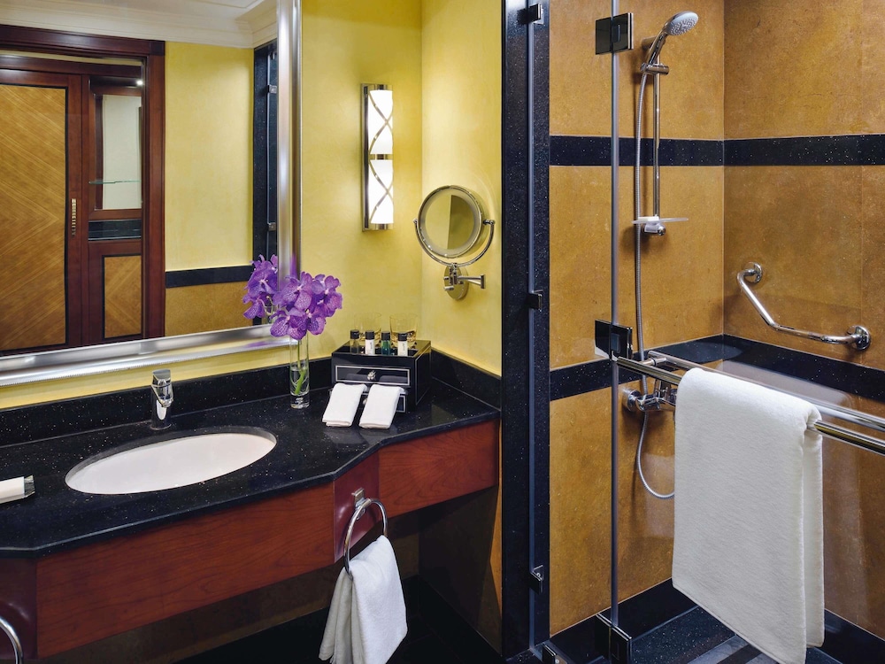 Habitación Deluxe, 1 cama de matrimonio grande (Deluxe) del hotel Mövenpick City Star Jeddah. Foto 6