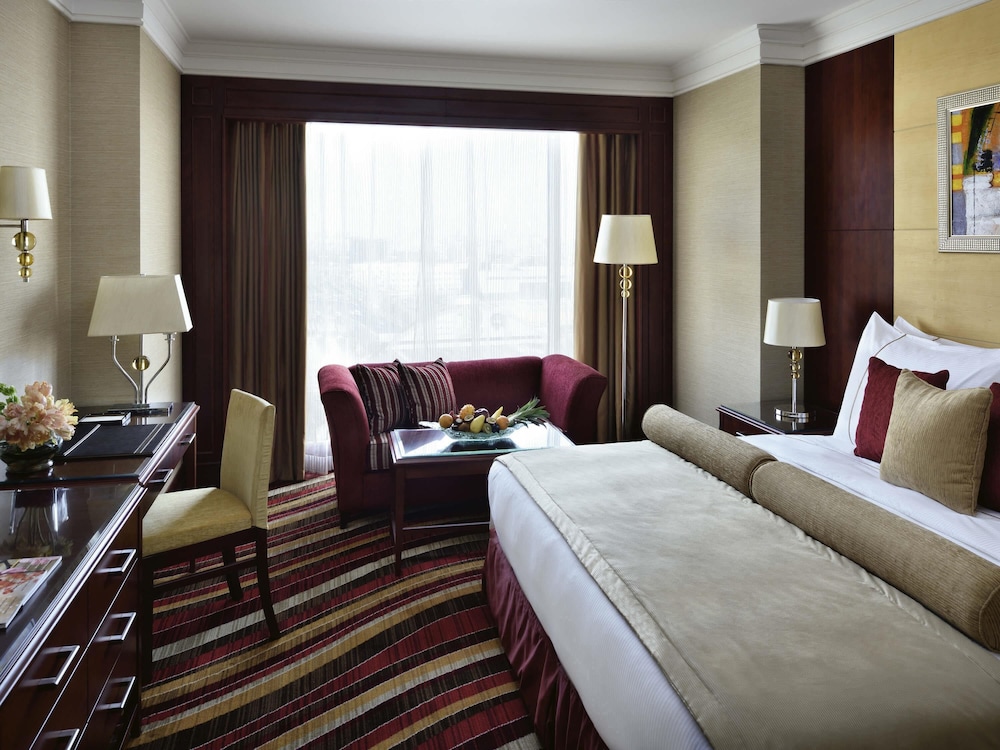 Habitación superior, 1 cama de matrimonio grande del hotel Mövenpick City Star Jeddah. Foto 3