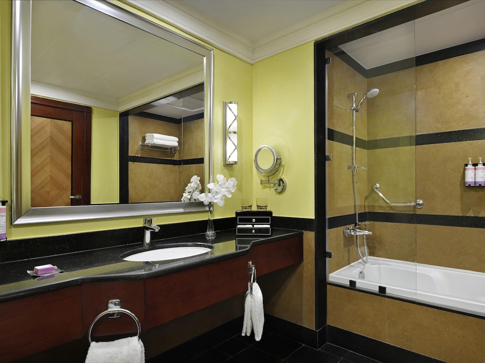 Habitación superior con 2 camas individuales, 2 camas individuales del hotel Mövenpick City Star Jeddah. Foto 7
