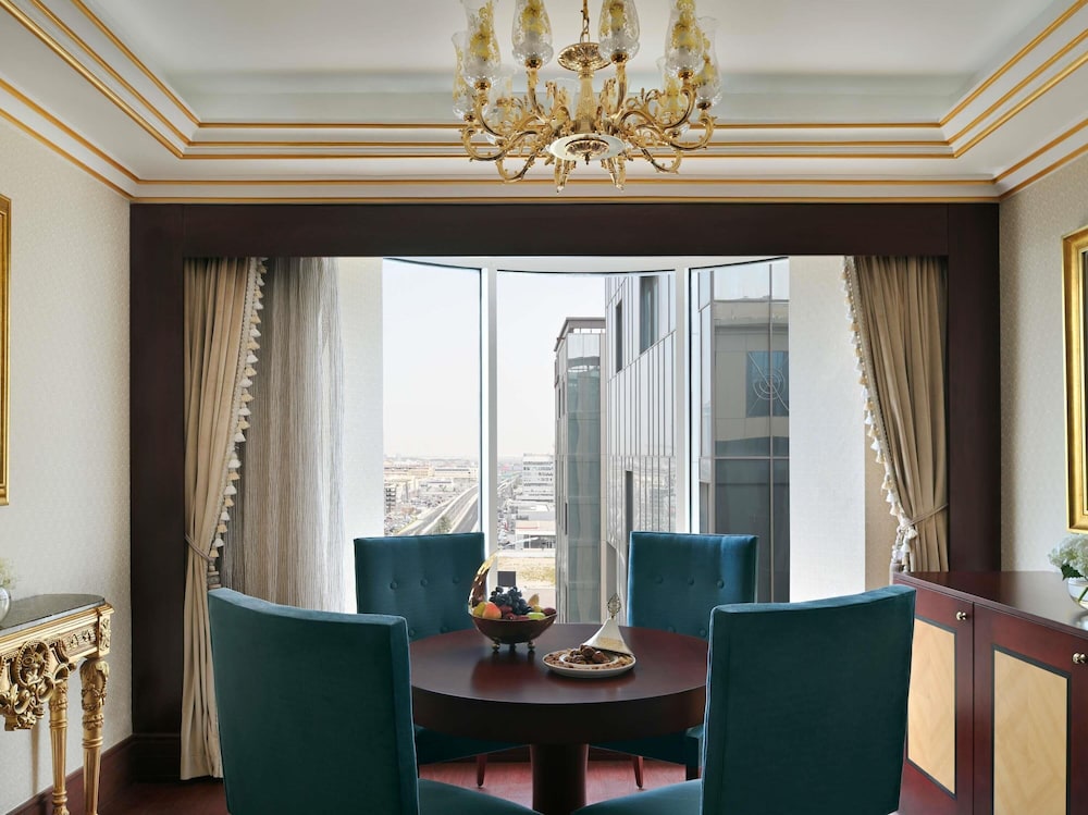 Suite Royal del hotel Mövenpick City Star Jeddah. Foto 2