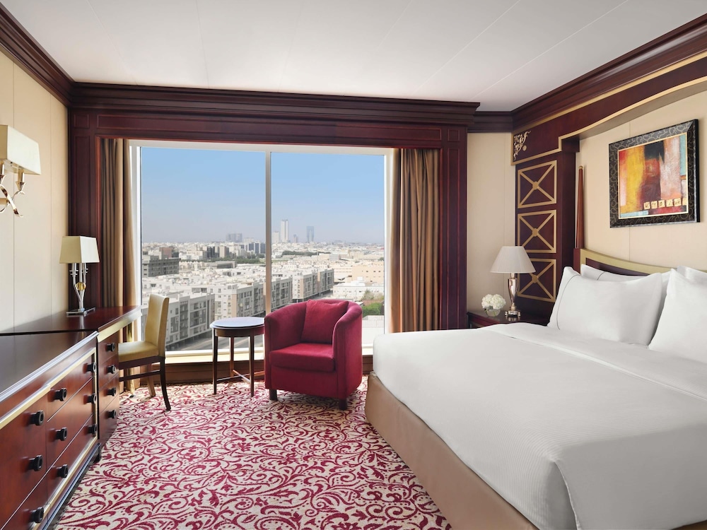 Habitación familiar, 2 camas dobles, habitaciones comunicadas del hotel Mövenpick City Star Jeddah. Foto 7