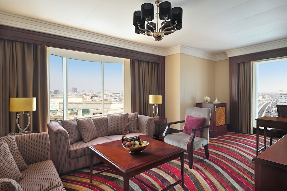 Habitación familiar, 2 camas dobles, habitaciones comunicadas del hotel Mövenpick City Star Jeddah. Foto 8