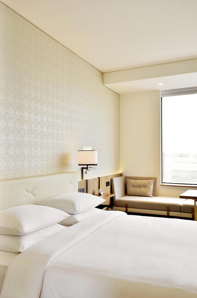 Habitación Deluxe, 1 cama de matrimonio grande del hotel Andaz Delhi - A Concept By Hyatt. Foto 1