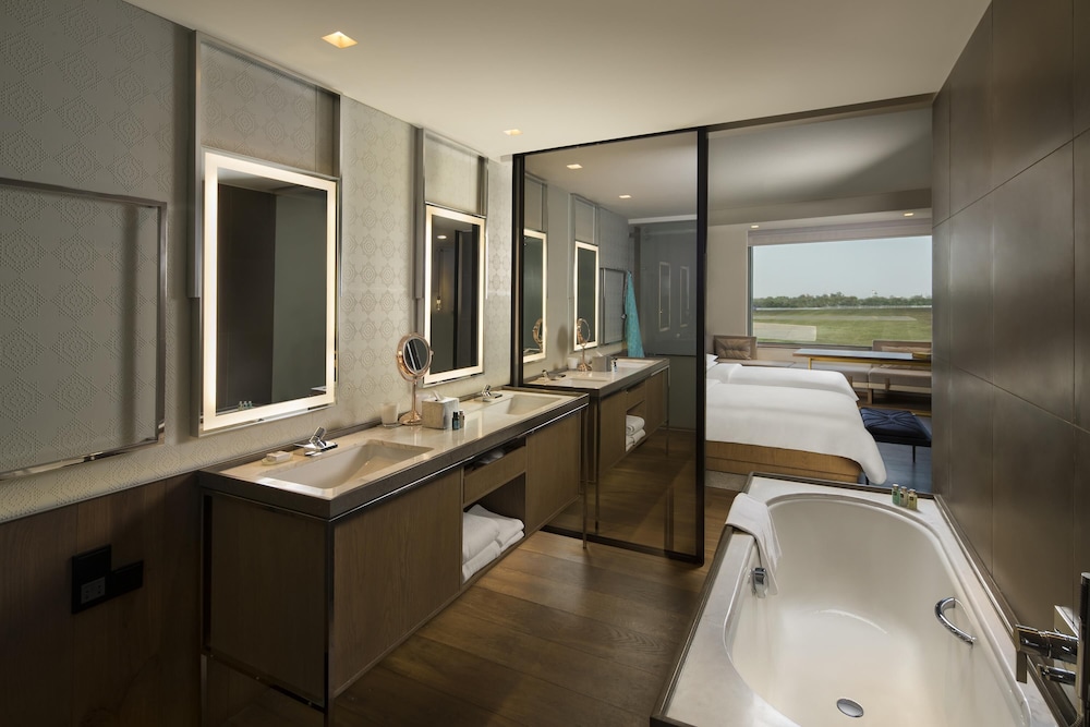 Habitación, 2 camas individuales (Runway View) del hotel Andaz Delhi - A Concept By Hyatt. Foto 2