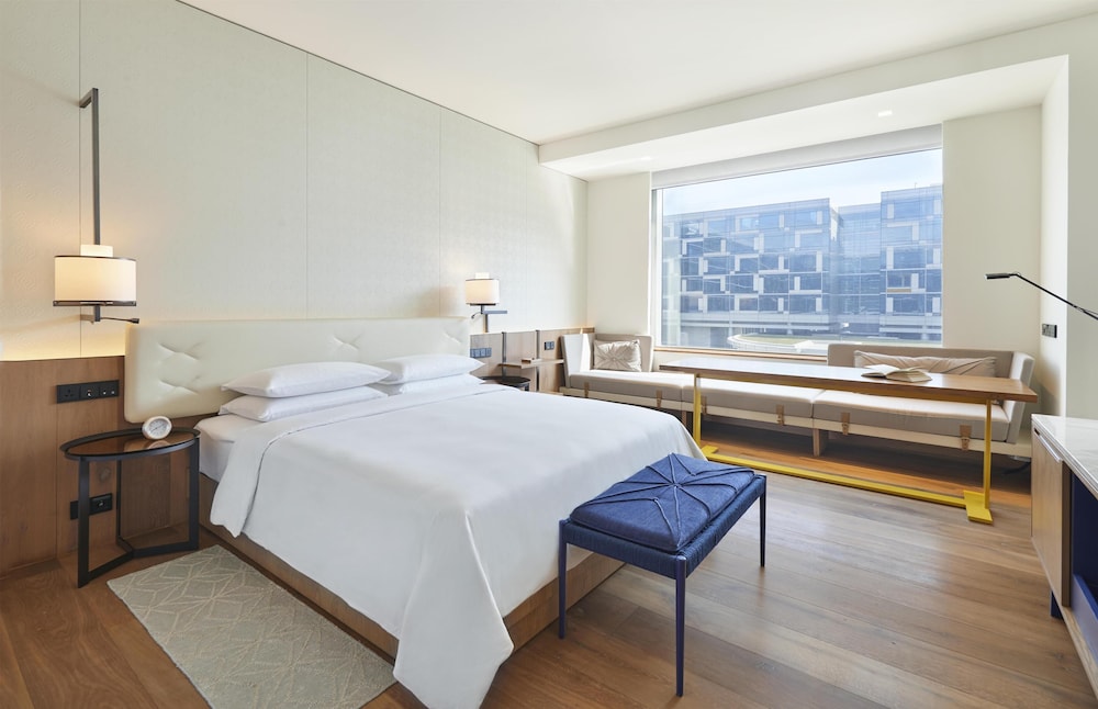 Suite, 1 cama de matrimonio grande (Andaz) del hotel Andaz Delhi - A Concept By Hyatt. Foto 2