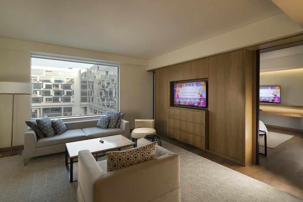 Suite, 1 cama de matrimonio grande (Andaz) del hotel Andaz Delhi - A Concept By Hyatt. Foto 5