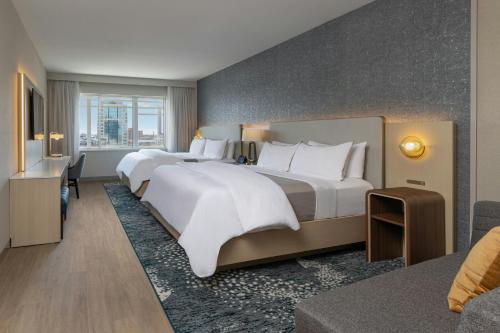 Habitación Tradicional adaptada para personas con movilidad reducida/discapacidad auditiva con bañera adaptada - 2 camas grandes del hotel The Westin Buffalo