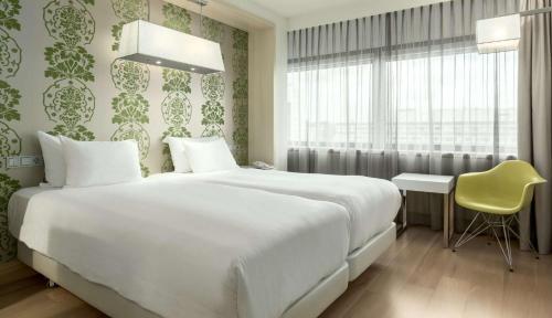Habitación Doble Estándar - 1 o 2 camas del hotel NH Amsterdam Zuid. Foto 2