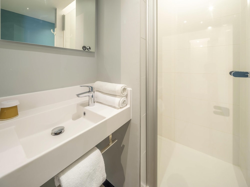 Habitación estándar con 2 camas individuales del hotel Ibis Budget Forbach Centre. Foto 5
