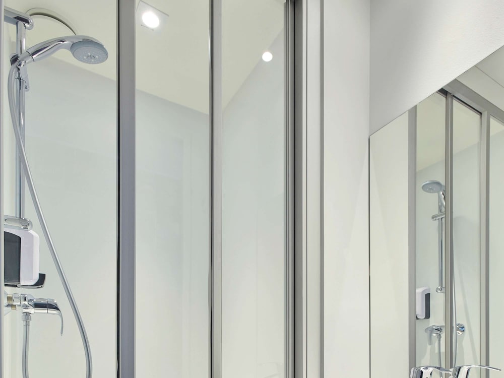 Habitación Cabrio con baño privado - Novedad en #ontheroad del hotel Hotelf1 Clermont-ferrand East. Foto 1