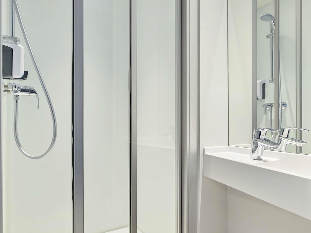 Habitación Cabrio con baño privado - Novedad en #ontheroad del hotel Hotelf1 Clermont-ferrand East. Foto 3