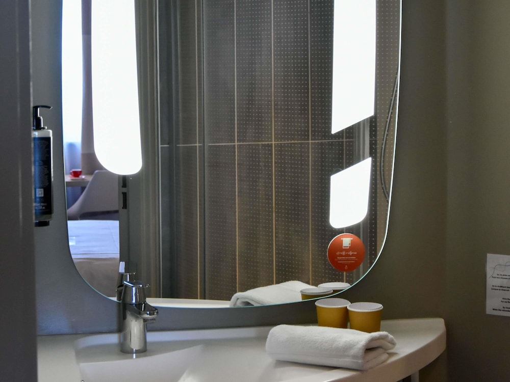 Habitación estándar con 2 camas individuales del hotel Ibis Sens. Foto 6