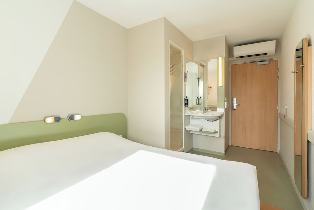 Habitación doble 1 Cama doble del hotel Ibis Budget Tours Nord. Foto 4
