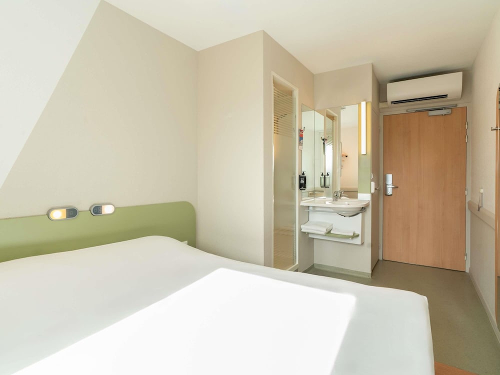 Habitación doble 1 Cama doble del hotel Ibis Budget Tours Nord. Foto 5