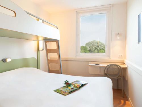HABITACIÓN - 1 cama doble + 1 litera del hotel Ibis Budget Tours Nord. Foto 4