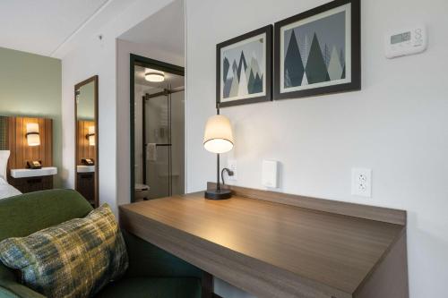 Estudio con cama extragrande y sofá cama - No fumadores del hotel Hampton Inn And Suites Lake George. Foto 4