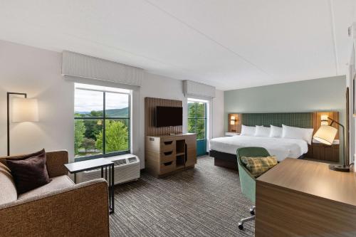 Estudio con cama extragrande y sofá cama - No fumadores del hotel Hampton Inn And Suites Lake George. Foto 5