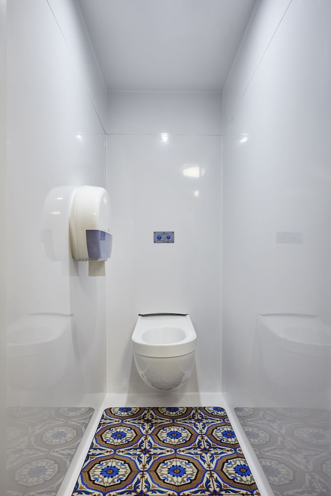 Habitación Cabrio con baño privado para un máximo de 2 viajeros del hotel Hotelf1 Laval. Foto 6