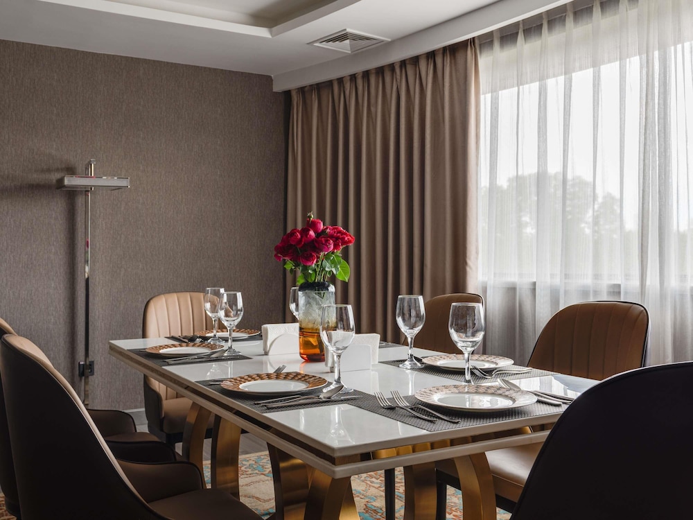 Apartamento, 2 camas dobles (1 Double and 2 Single beds) del hotel Mövenpick Samarkand. Foto 8