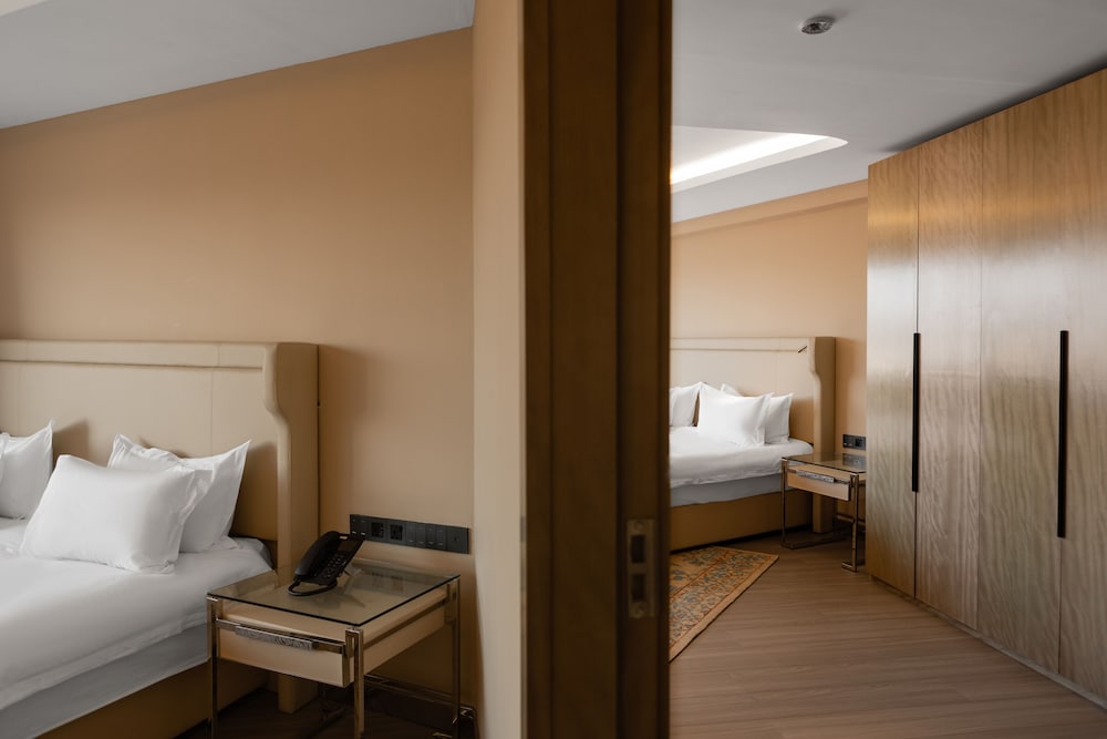 Suite familiar, 2 habitaciones (2 Double beds) del hotel Mövenpick Samarkand. Foto 1