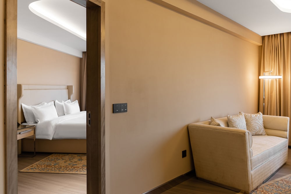 Suite, 1 cama doble del hotel Mövenpick Samarkand. Foto 1
