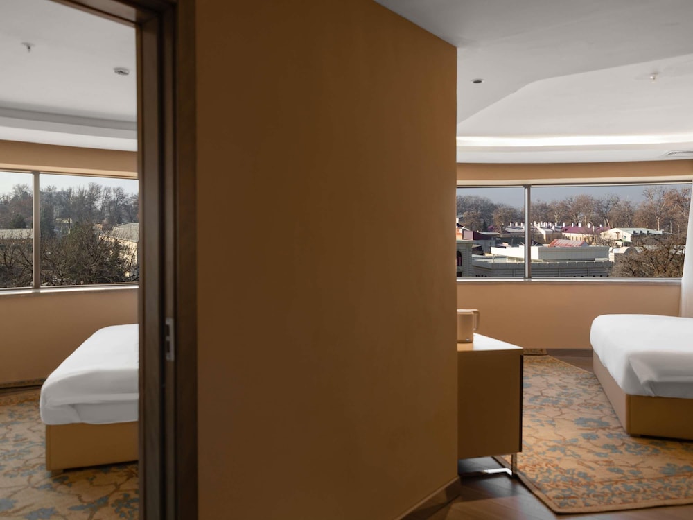 Suite familiar, 2 habitaciones (2 Double beds) del hotel Mövenpick Samarkand. Foto 2