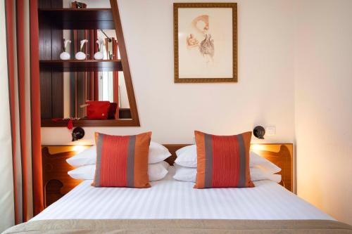 Habitación Doble Clásica del hotel Grand Hotel Des Balcons. Foto 1