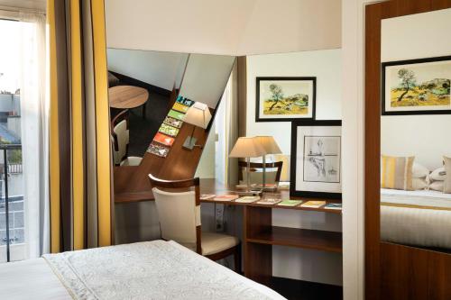 Habitación Doble Deluxe con ducha del hotel Grand Hotel Des Balcons