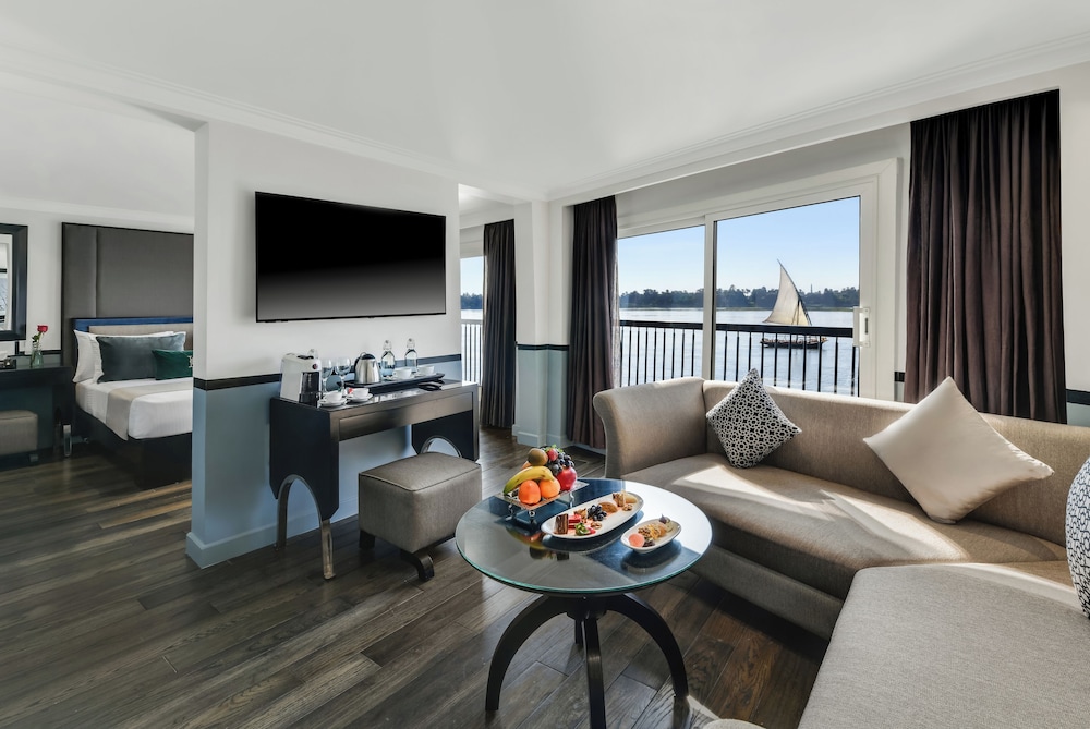 Suite Deluxe, 1 cama doble del hotel Movenpick Ms Hamees. Monday - Friday. Foto 1