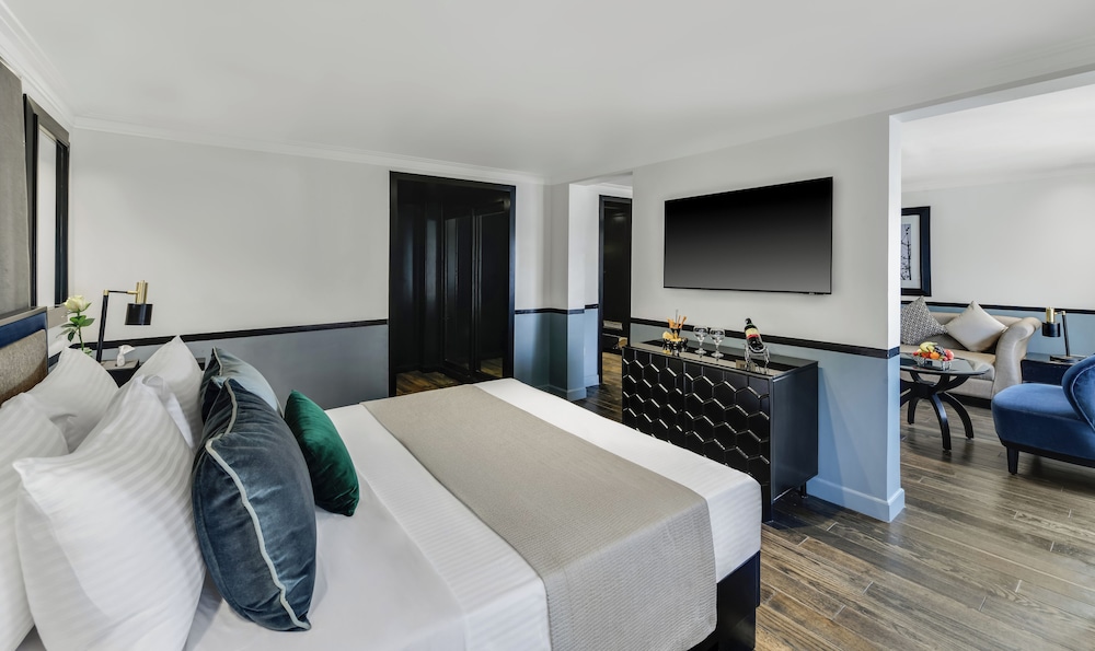Suite ejecutiva, 1 cama de matrimonio grande del hotel Movenpick Ms Hamees. Monday - Friday. Foto 1