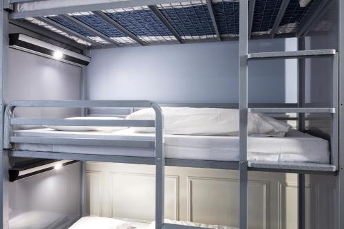 Bed in 12 - Bed Mixed Dormitory Room (18–40 years) del hotel Astor Kensington. Foto 3