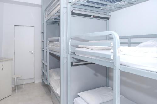 Bed in 12 - Bed Mixed Dormitory Room (18–40 years) del hotel Astor Kensington. Foto 4