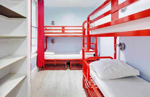 Bed in 6 - Bed Mixed Dormitory Room (18–40 years) del hotel Astor Kensington