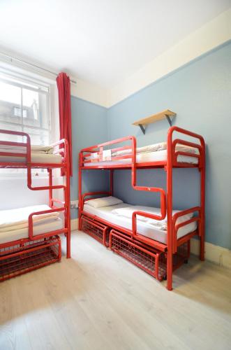 Bed in 6 - Bed Mixed Dormitory Room (18–40 years) del hotel Astor Kensington. Foto 2