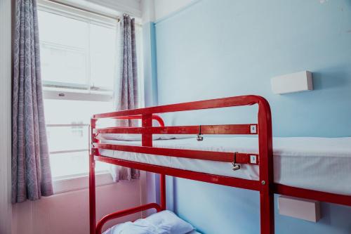 Bed in 6 - Bed Mixed Dormitory Room (18–40 years) del hotel Astor Kensington. Foto 3