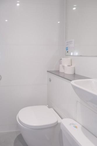 Bed in 9 - Bed Mixed Dormitory Room Ensuite (18–40 years) del hotel Astor Kensington. Foto 3