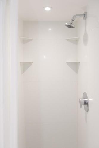 Bed in 9 - Bed Mixed Dormitory Room Ensuite (18–40 years) del hotel Astor Kensington. Foto 4