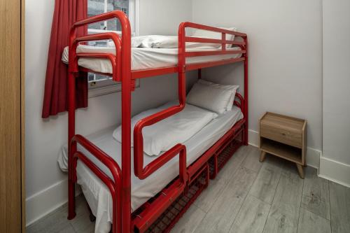Habitación Triple con baño privado del hotel Astor Kensington