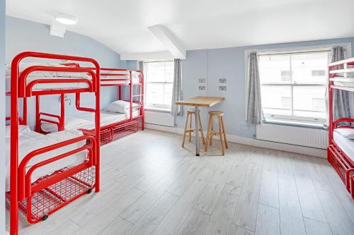 Bed in 8 - Bed Mixed Dormitory Room Ensuite (18–40 years) del hotel Astor Kensington