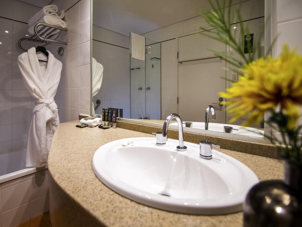 Habitación Estándar 2 Camas Dobles del hotel Novotel Canberra. Foto 5