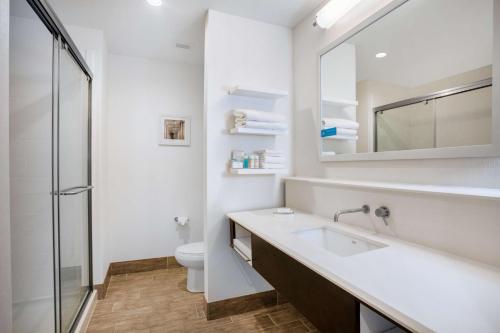 Habitación adaptada para personas con discapacidad auditiva - No fumadores - 2 camas dobles del hotel Hampton Inn Rochester Penfield