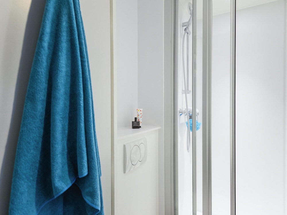 Habitación Cabrio con baño privado para hasta 2 personas del hotel Hotelf1 Fréjus Roquebrune-sur-argens (hôtel Rénové). Foto 6