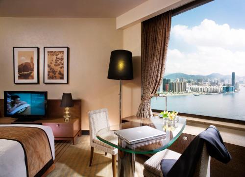 Habitación Superior con vistas al puerto - 1 cama extragrande o 2 individuales del hotel Harbour Grand Hong Kong. Foto 1