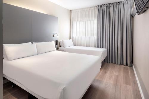 Habitación Doble con cama supletoria (2 adultos + 1 niño menor de 12 años) del hotel Barcelona Mollet | B&B. Foto 2