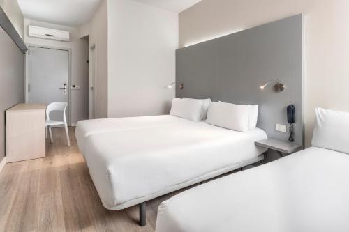 Habitación Triple del hotel Barcelona Mollet | B&B. Foto 2