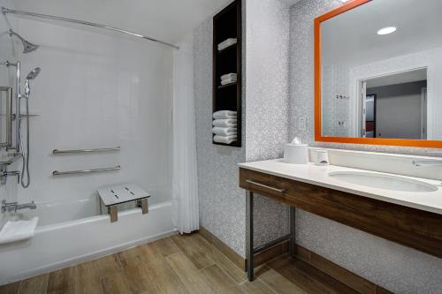 Suite con cama grande - Accesible para personas de movilidad reducida del hotel Hampton Inn And Suites Yonkers