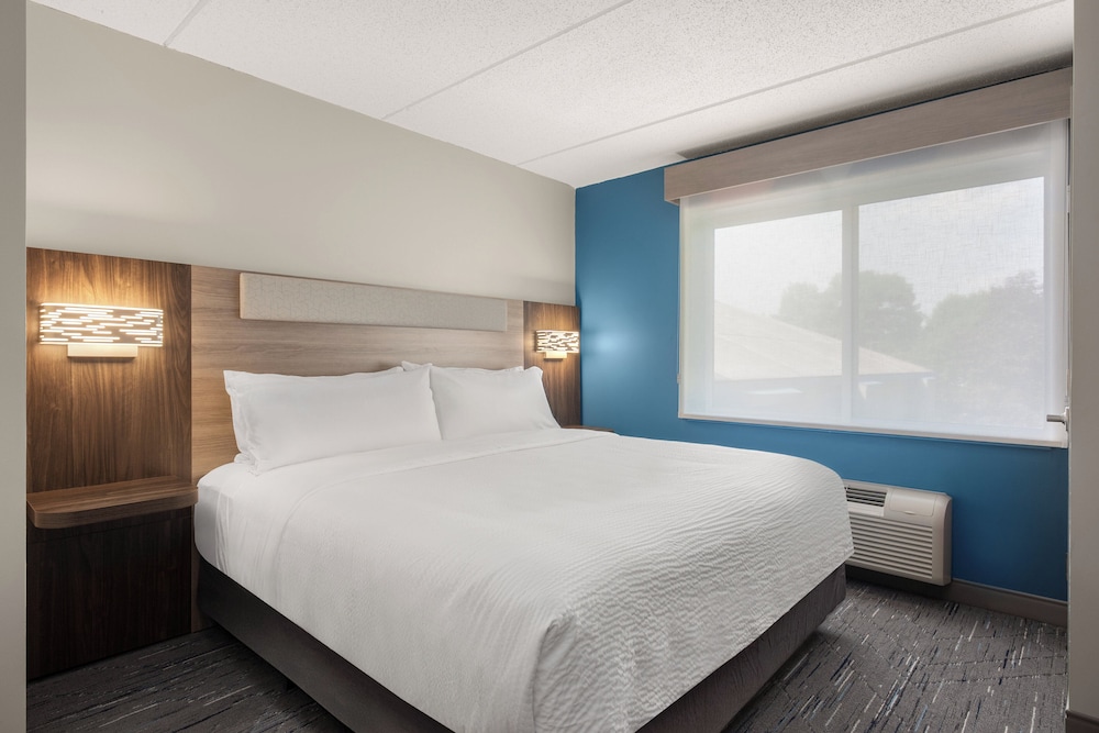 Suite, 2 habitaciones del hotel Holiday Inn Express and Suites Hawthorne Elmsford North by IHG