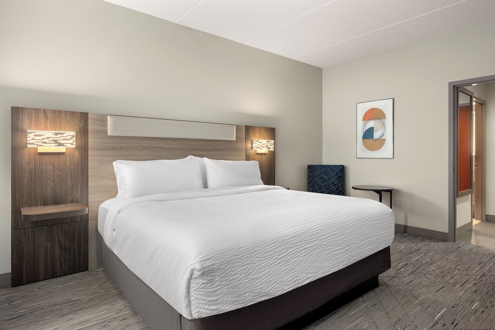 Suite, 1 habitación del hotel Holiday Inn Express and Suites Hawthorne Elmsford North by IHG. Foto 1